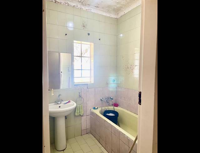 3 BEDROOM HOUSE FOR SALE IN WYCHWOOD